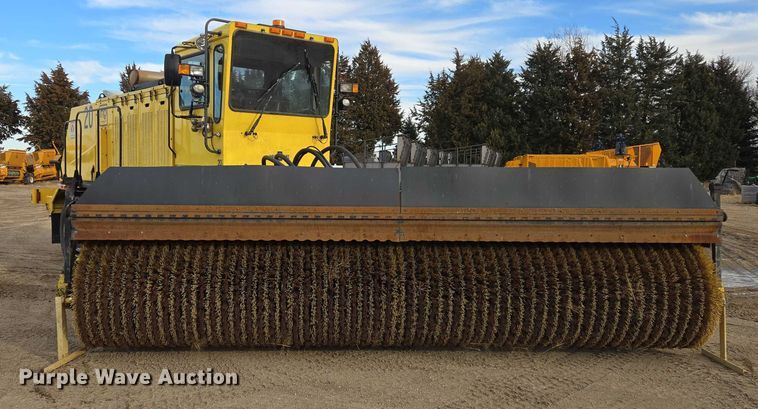 image for item EB1207 2005 MB Companies Oshkosh HB2723 street sweeper truck