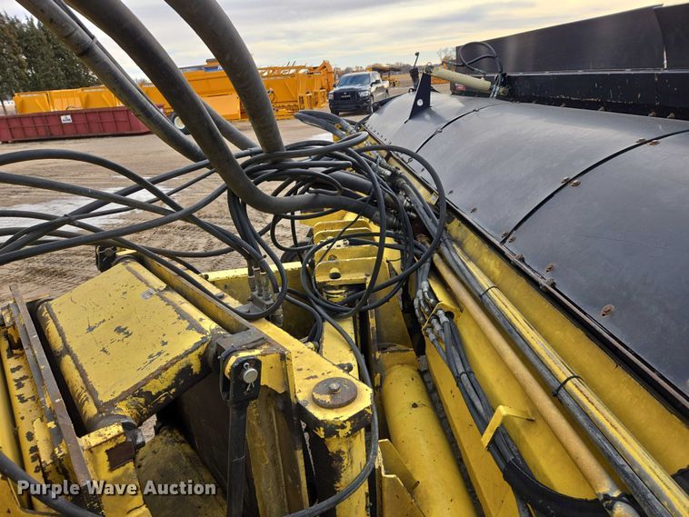 image for item EB1207 2005 MB Companies Oshkosh HB2723 street sweeper truck