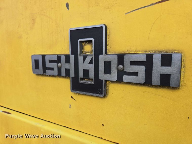 image for item EB1207 2005 MB Companies Oshkosh HB2723 street sweeper truck