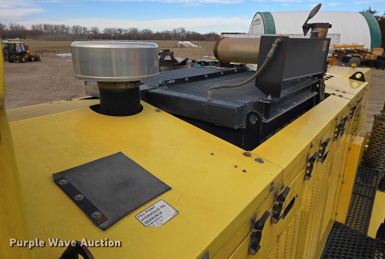 image for item EB1207 2005 MB Companies Oshkosh HB2723 street sweeper truck