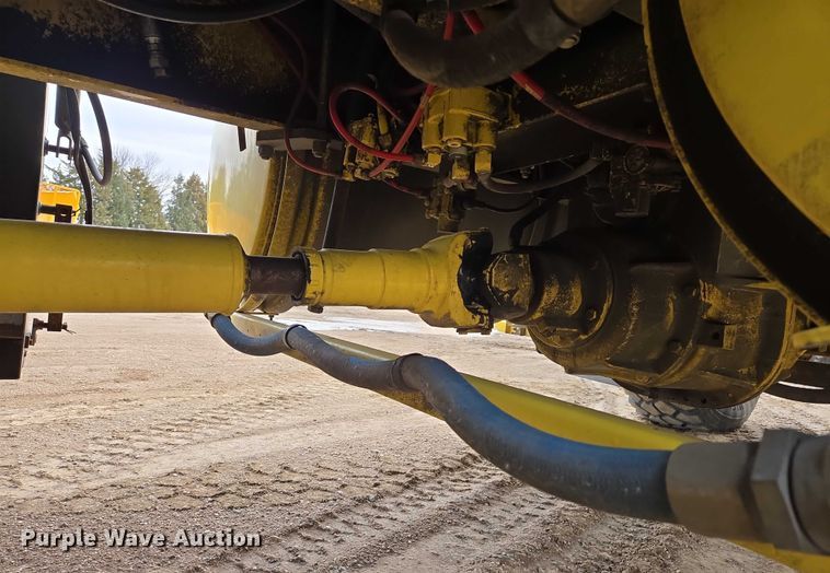 image for item EB1207 2005 MB Companies Oshkosh HB2723 street sweeper truck