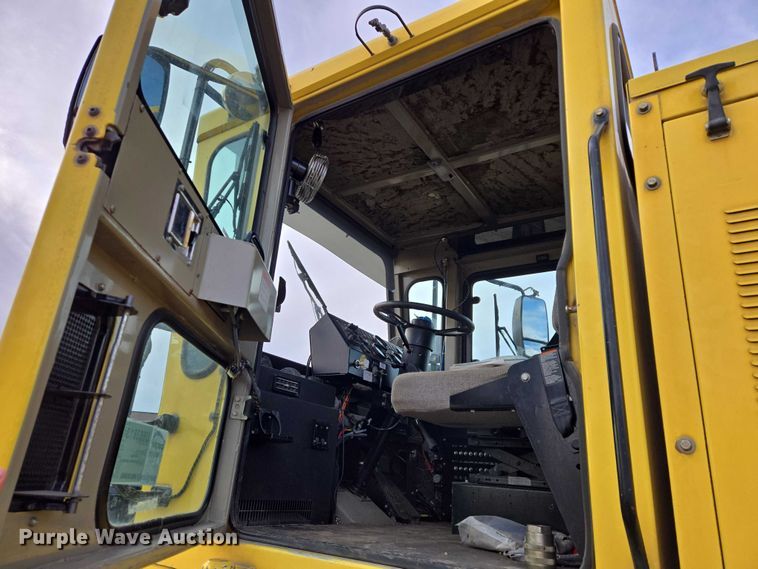 image for item EB1207 2005 MB Companies Oshkosh HB2723 street sweeper truck