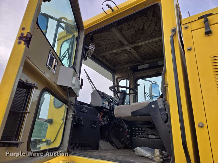 image for item EB1207 2005 MB Companies Oshkosh HB2723 street sweeper truck