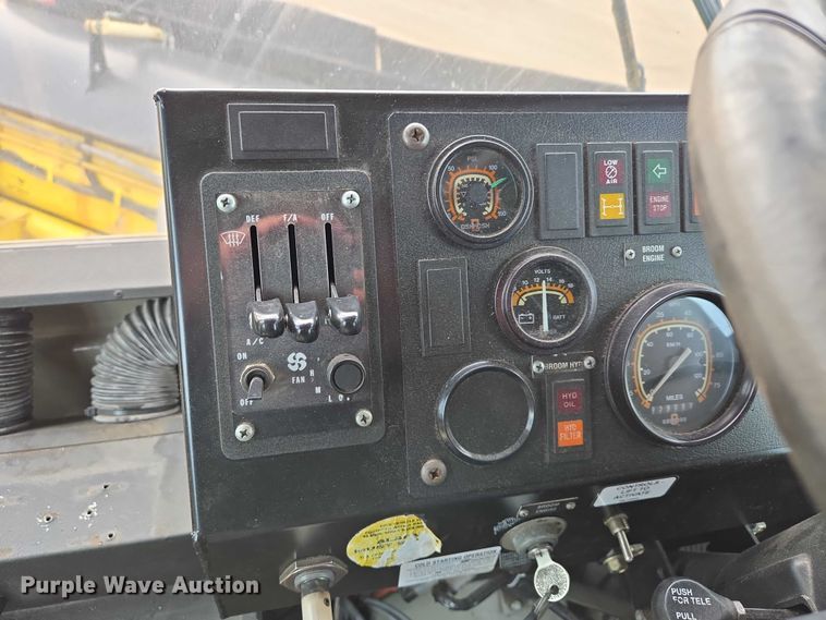 image for item EB1207 2005 MB Companies Oshkosh HB2723 street sweeper truck