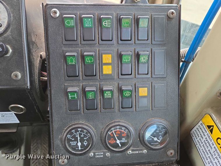 image for item EB1207 2005 MB Companies Oshkosh HB2723 street sweeper truck