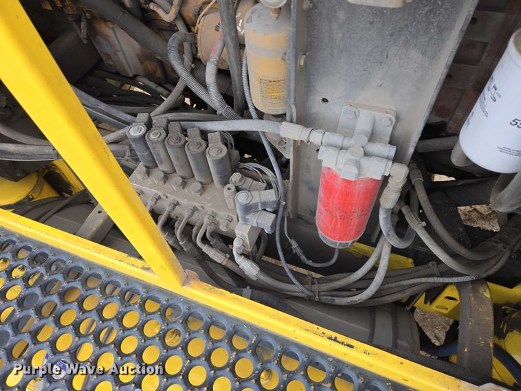 image for item EB1207 2005 MB Companies Oshkosh HB2723 street sweeper truck