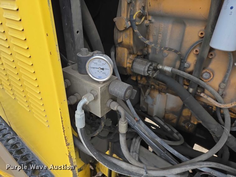 image for item EB1207 2005 MB Companies Oshkosh HB2723 street sweeper truck