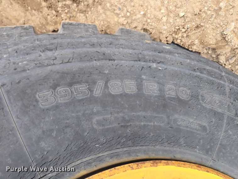 image for item EB1207 2005 MB Companies Oshkosh HB2723 street sweeper truck