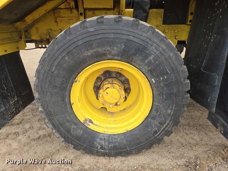 image for item EB1207 2005 MB Companies Oshkosh HB2723 street sweeper truck