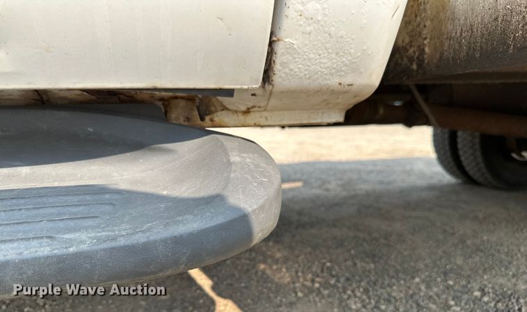 image for item EB2814 1999 Ford F550 utility / service truck