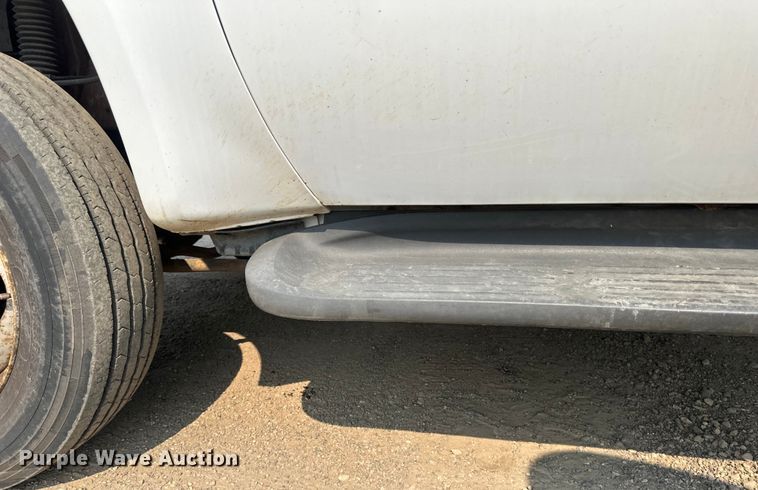 image for item EB2814 1999 Ford F550 utility / service truck