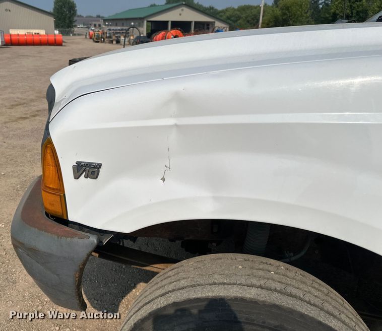 image for item EB2814 1999 Ford F550 utility / service truck