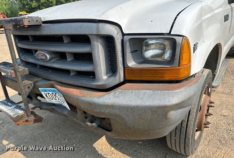 image for item EB2814 1999 Ford F550 utility / service truck