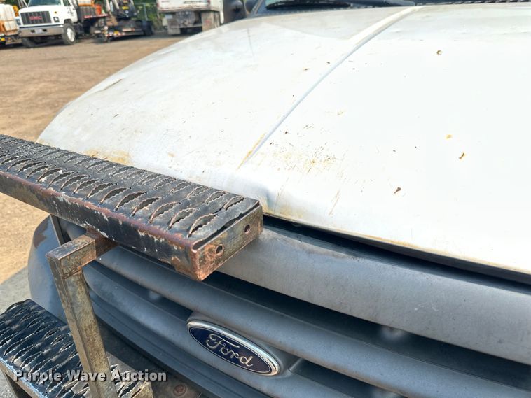 image for item EB2814 1999 Ford F550 utility / service truck