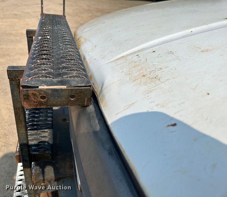 image for item EB2814 1999 Ford F550 utility / service truck