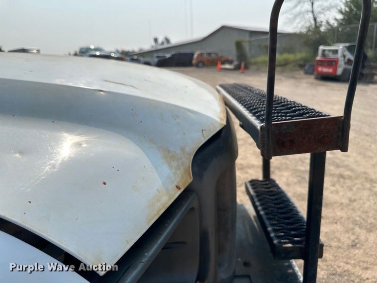 image for item EB2814 1999 Ford F550 utility / service truck