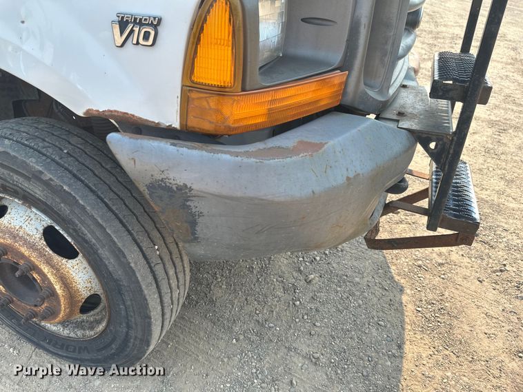 image for item EB2814 1999 Ford F550 utility / service truck