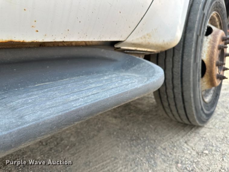 image for item EB2814 1999 Ford F550 utility / service truck