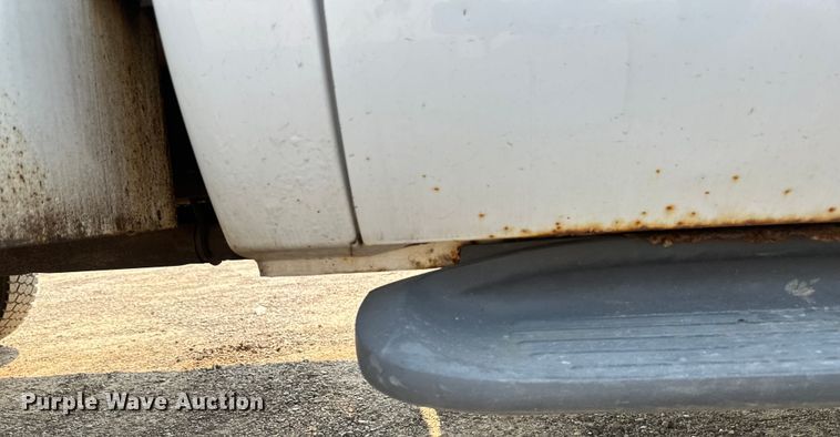 image for item EB2814 1999 Ford F550 utility / service truck