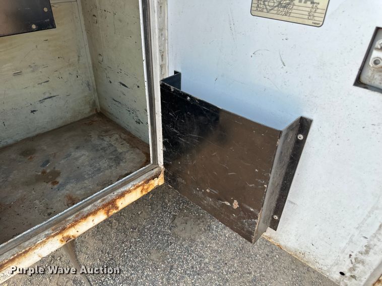 image for item EB2814 1999 Ford F550 utility / service truck