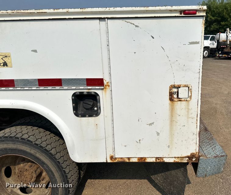 image for item EB2814 1999 Ford F550 utility / service truck