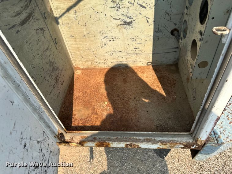 image for item EB2814 1999 Ford F550 utility / service truck