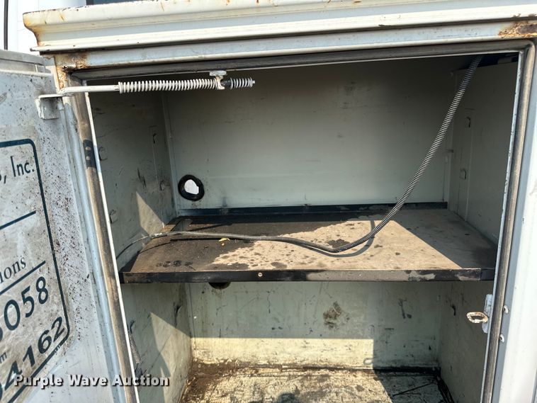 image for item EB2814 1999 Ford F550 utility / service truck