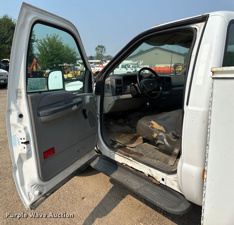 image for item EB2814 1999 Ford F550 utility / service truck