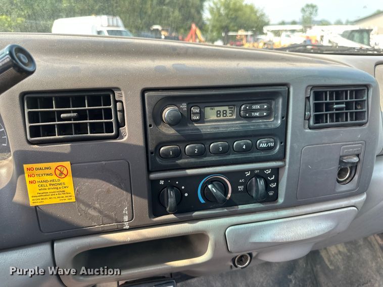 image for item EB2814 1999 Ford F550 utility / service truck