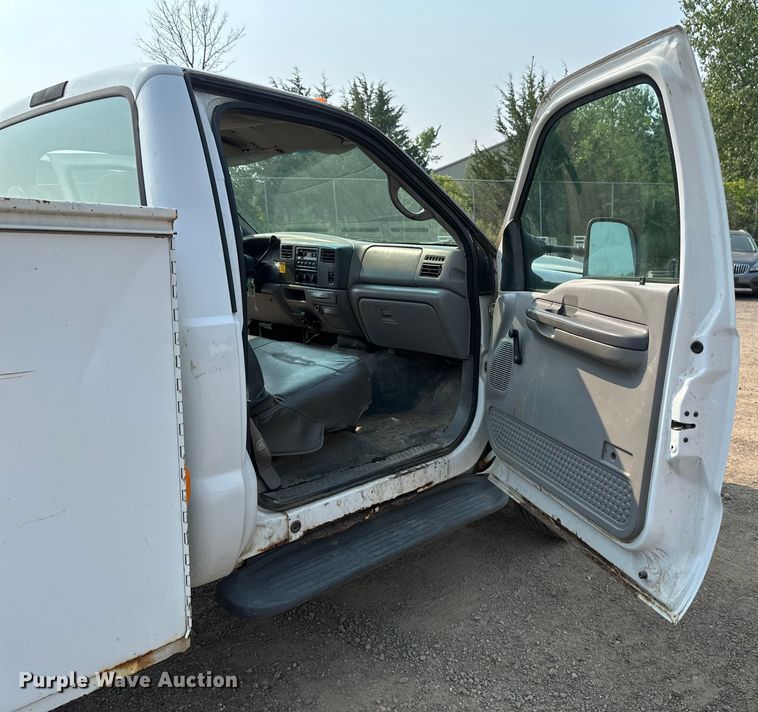 image for item EB2814 1999 Ford F550 utility / service truck