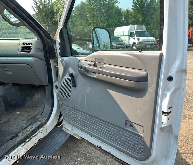 image for item EB2814 1999 Ford F550 utility / service truck