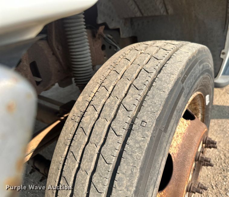 image for item EB2814 1999 Ford F550 utility / service truck