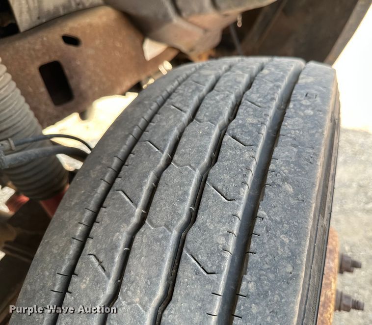 image for item EB2814 1999 Ford F550 utility / service truck