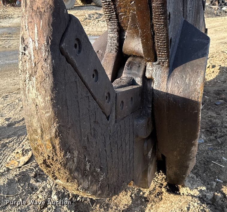 image for item EC4518 Labounty  excavator tree shear