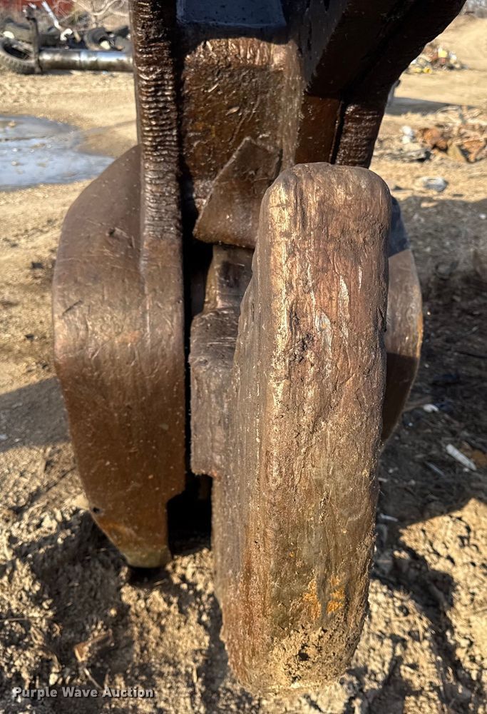 image for item EC4518 Labounty  excavator tree shear