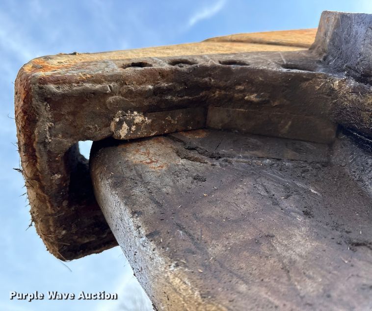 image for item EC4519 Labounty  excavator tree shear 