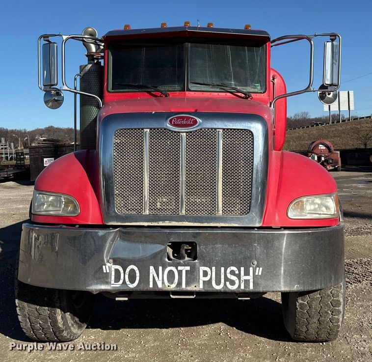 image for item EC4532 2006 Peterbilt 335 water truck