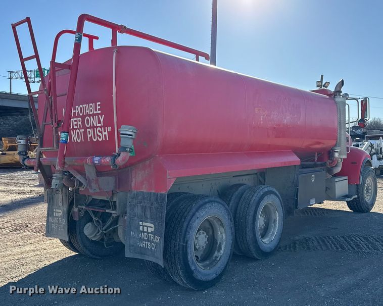 image for item EC4532 2006 Peterbilt 335 water truck