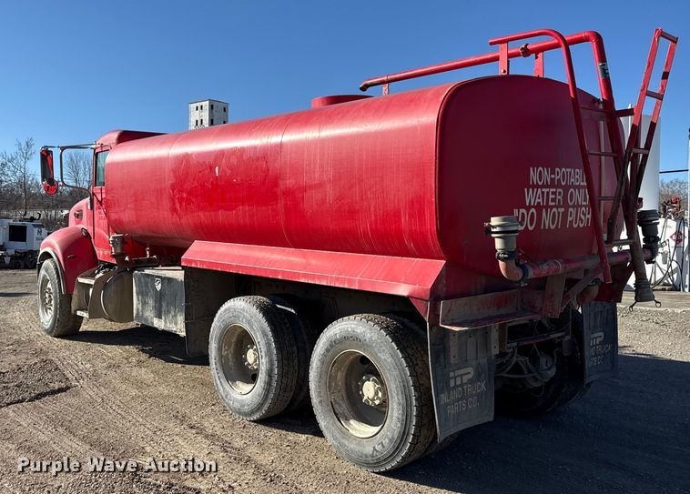image for item EC4532 2006 Peterbilt 335 water truck