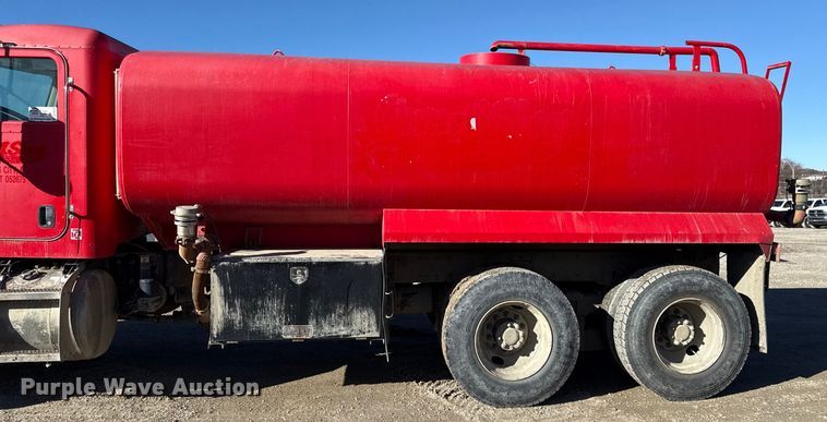 image for item EC4532 2006 Peterbilt 335 water truck