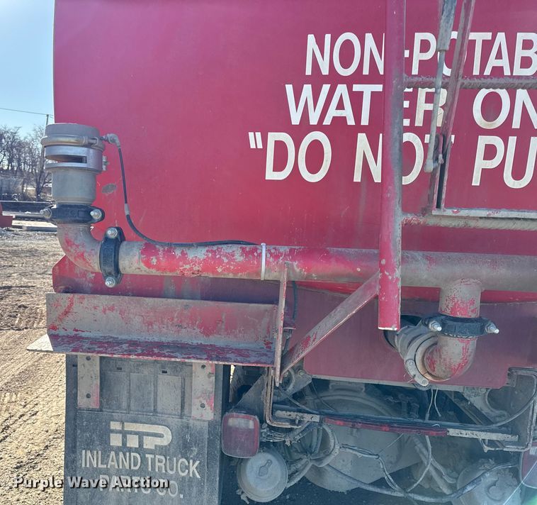 image for item EC4532 2006 Peterbilt 335 water truck