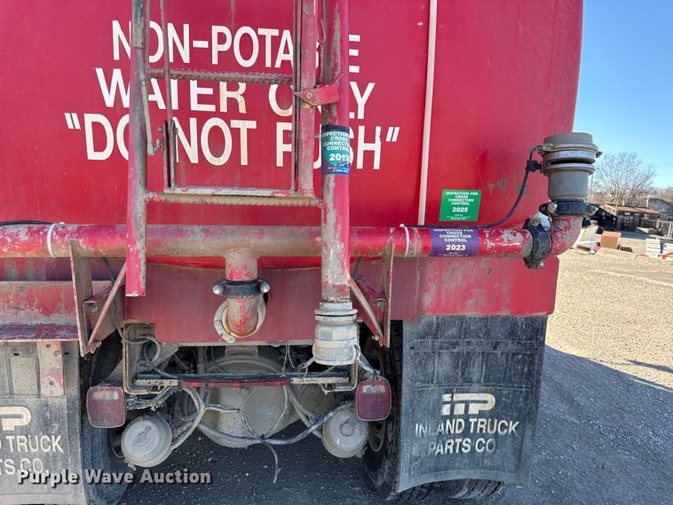 image for item EC4532 2006 Peterbilt 335 water truck