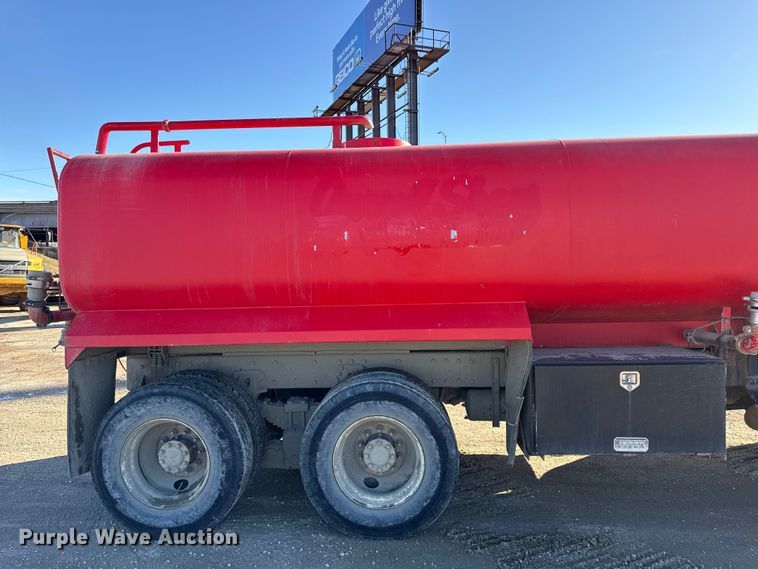 image for item EC4532 2006 Peterbilt 335 water truck