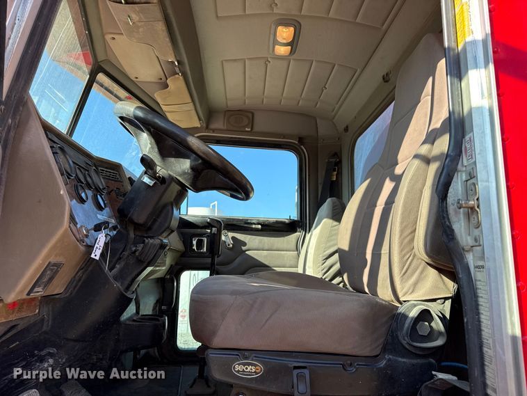 image for item EC4532 2006 Peterbilt 335 water truck