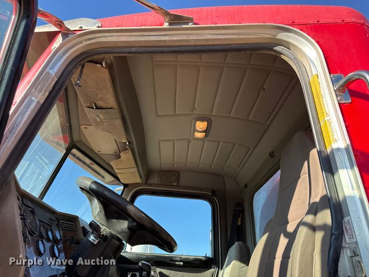 image for item EC4532 2006 Peterbilt 335 water truck