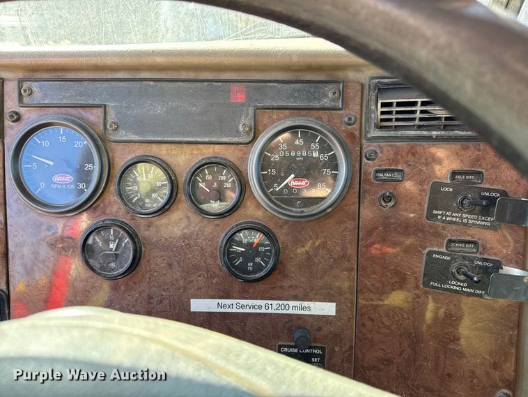 image for item EC4532 2006 Peterbilt 335 water truck