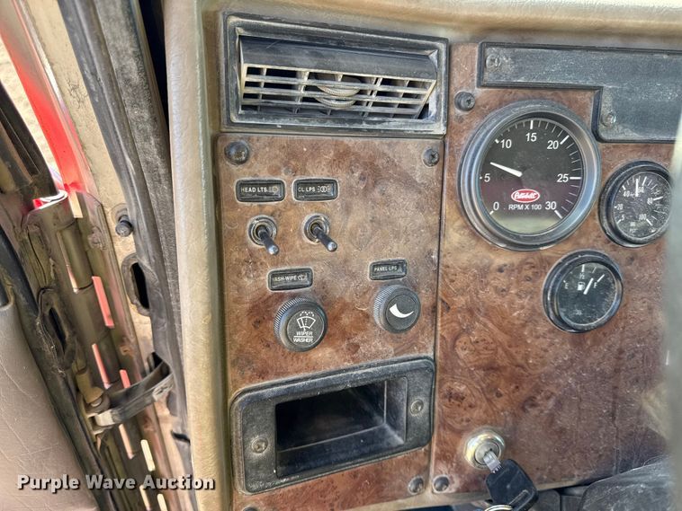 image for item EC4532 2006 Peterbilt 335 water truck