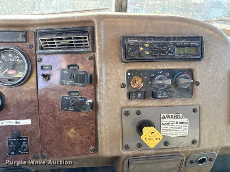 image for item EC4532 2006 Peterbilt 335 water truck