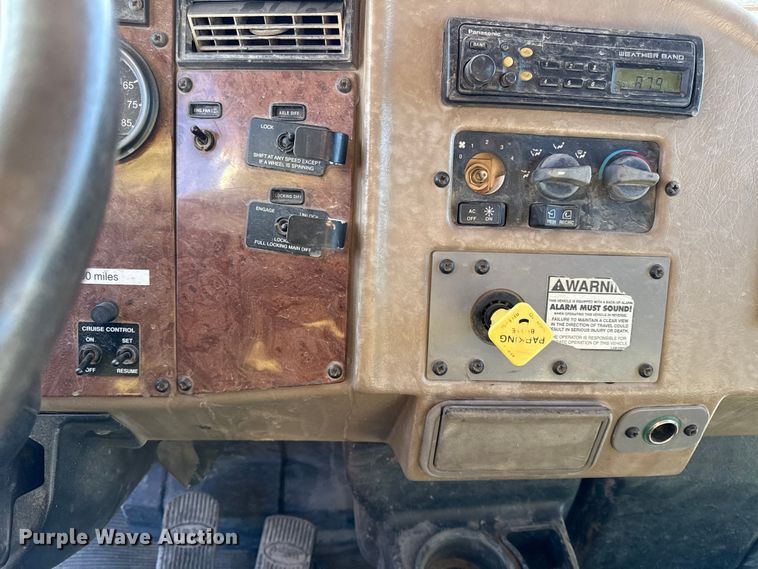 image for item EC4532 2006 Peterbilt 335 water truck