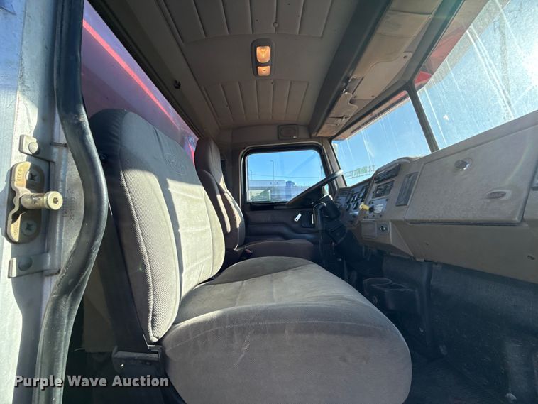 image for item EC4532 2006 Peterbilt 335 water truck